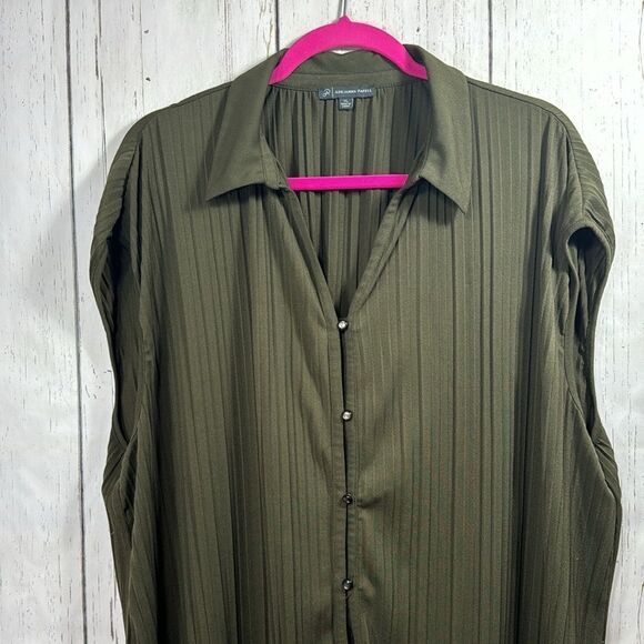 Adrianna Papell Pleated V Neck Short Sleeve Olive Green Button Front Top - Picture 7 of 12